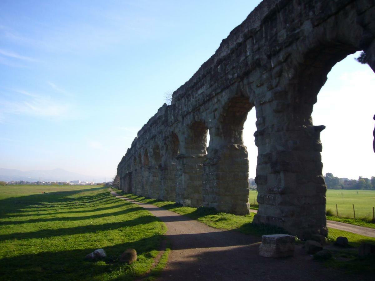 Casa Paestum. Your Wonderful Garden In Rom
